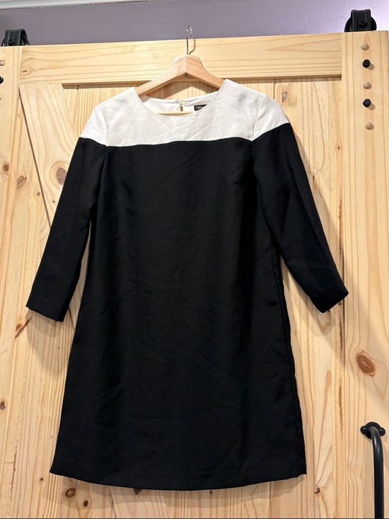 Banana Republic Dresses & Skirts - Banana Republic Black and White Dress with Pockets